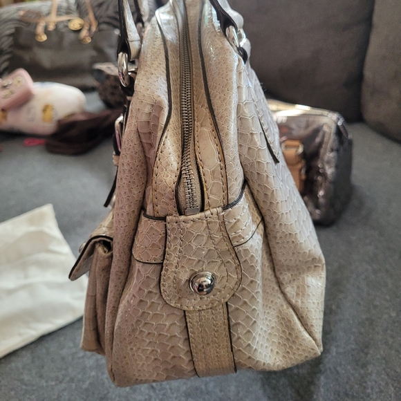 Guess Handbag - Picture 4 of 5